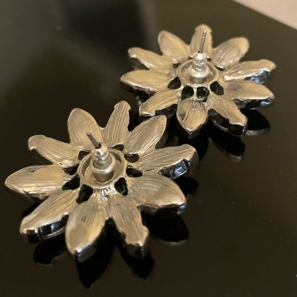 Lane Bryant Silver-tone Opal like Flower Earrings with hints of Blue (Pierced) - Picture 4 of 8